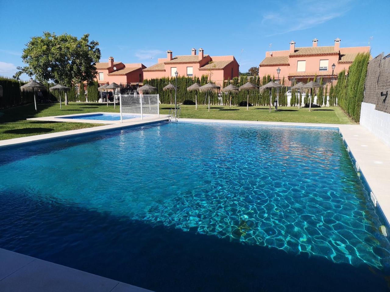 Villa Aznalcazar Sanlucar la Mayor Exterior photo